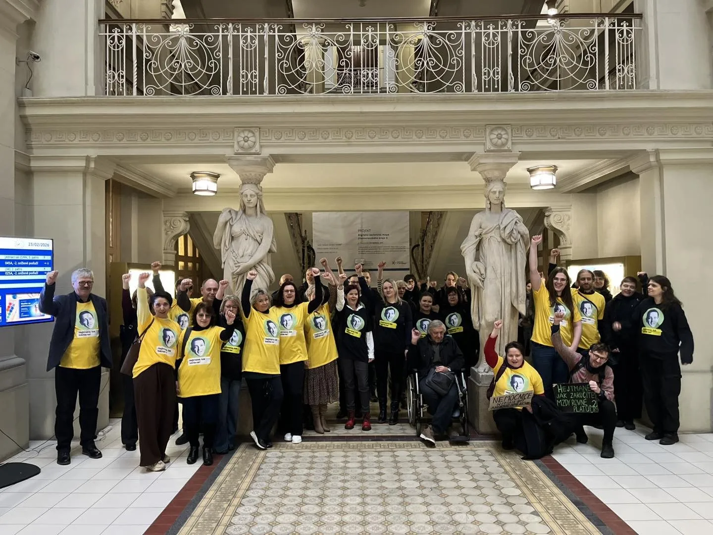 Odboráři dnes protestovali na krajském úřadě