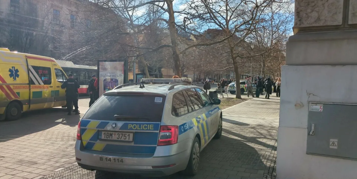 Na univerzitě v centru Brna se sesypal student, chtěl si ublížit. Zasahovala policie