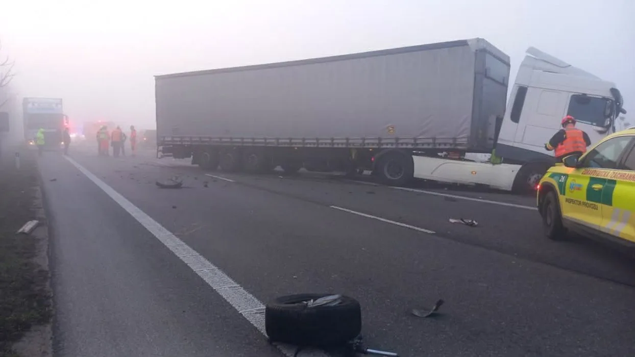 U Mikulova bouralo auto a náklaďák, tah na Brno je neprůjezdný