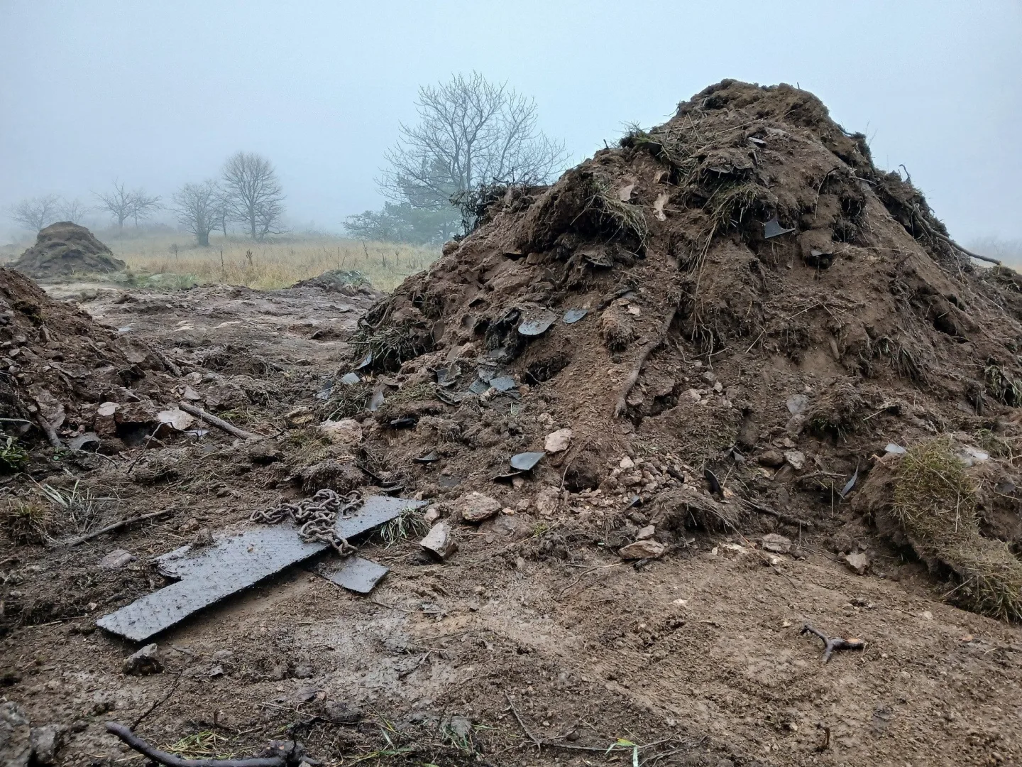 Z Podyjí zmizela obří skládka podrážek, pracovníci odvezli 115 tun odpadu