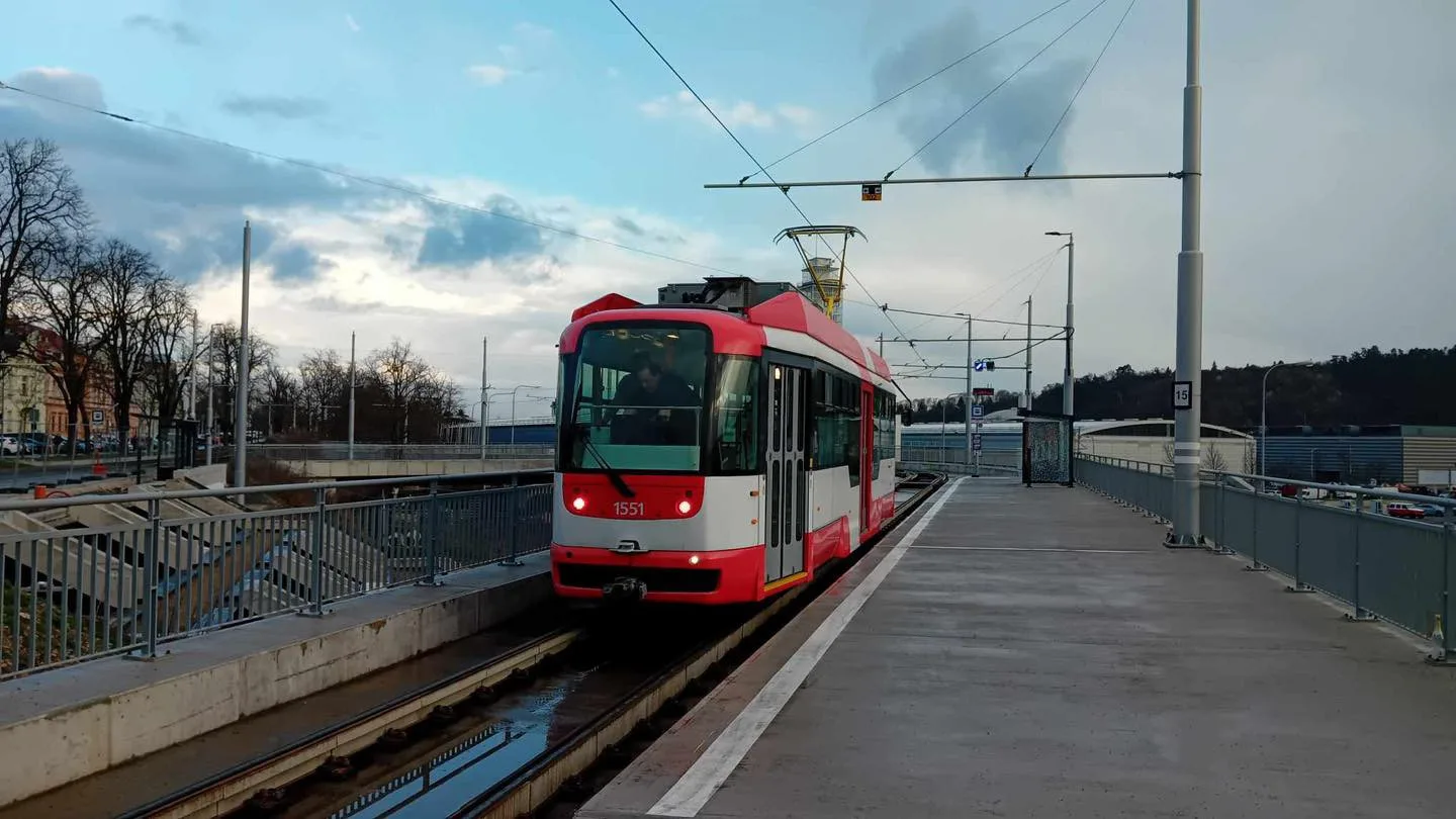 V Brně opravují tramvaje Vario, cestující se dočkají klimatizace i nového vzhledu