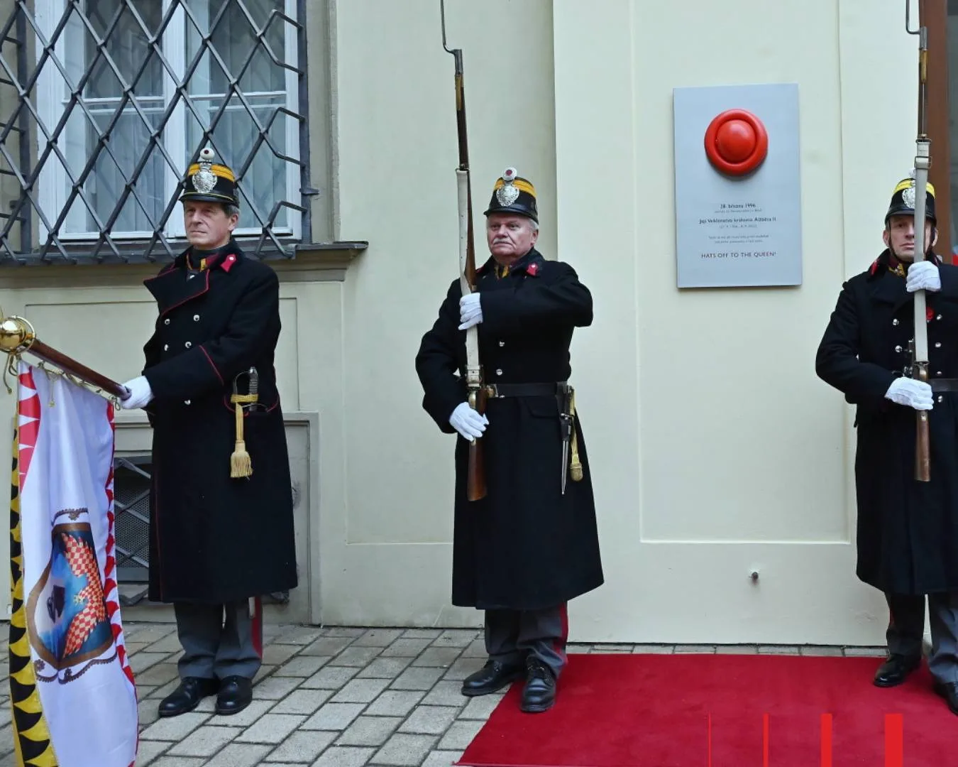 V Brně dnes odhalili pamětní desku jako připomínku návštěvy královny Alžběty II.
