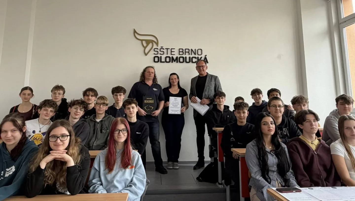 Studenti z Brna se zapsali do knihy rekordů. Nasbírali tisíce definic slova učitel