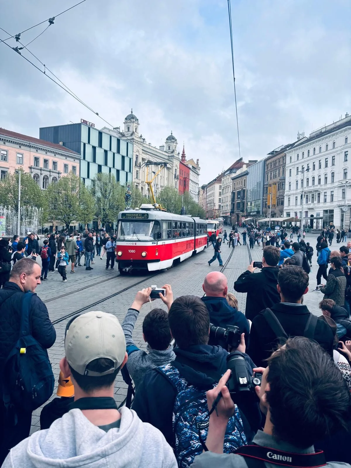 Brňané se rozloučili s ikonickými šalinami, pro charitu přitom vybrali desítky tisíc