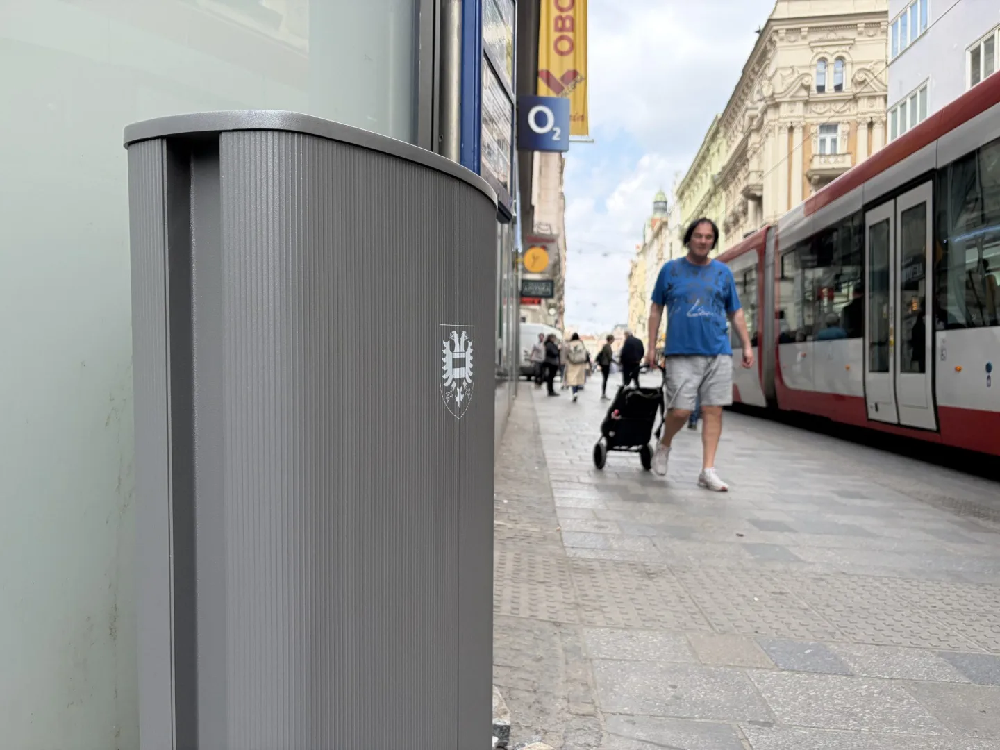 ANKETA: V centru Brna jsou po dvaceti letech nové koše. Pojmou dvakrát více odpadu