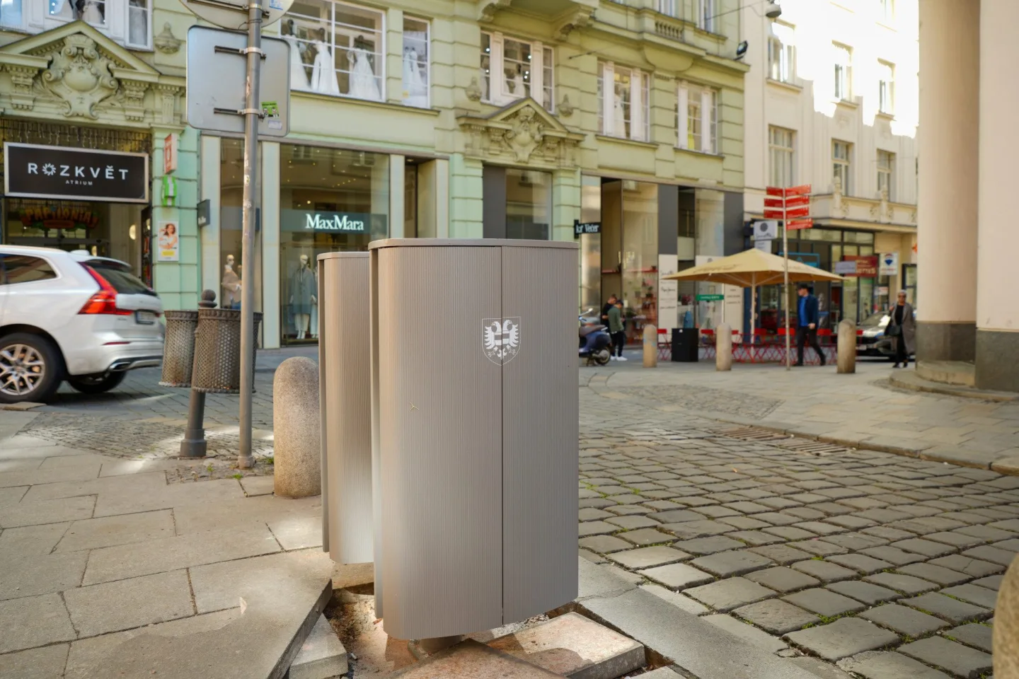 ANKETA: V centru Brna jsou po dvaceti letech nové koše. Pojmou dvakrát více odpadu