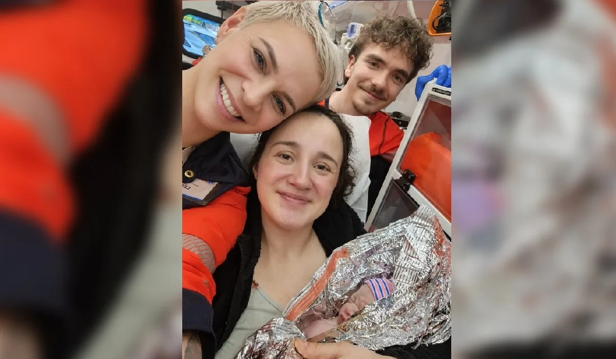 Kubík už to nevydržel. Záchranáři řešili překotný porod, dítě se narodilo v sanitce