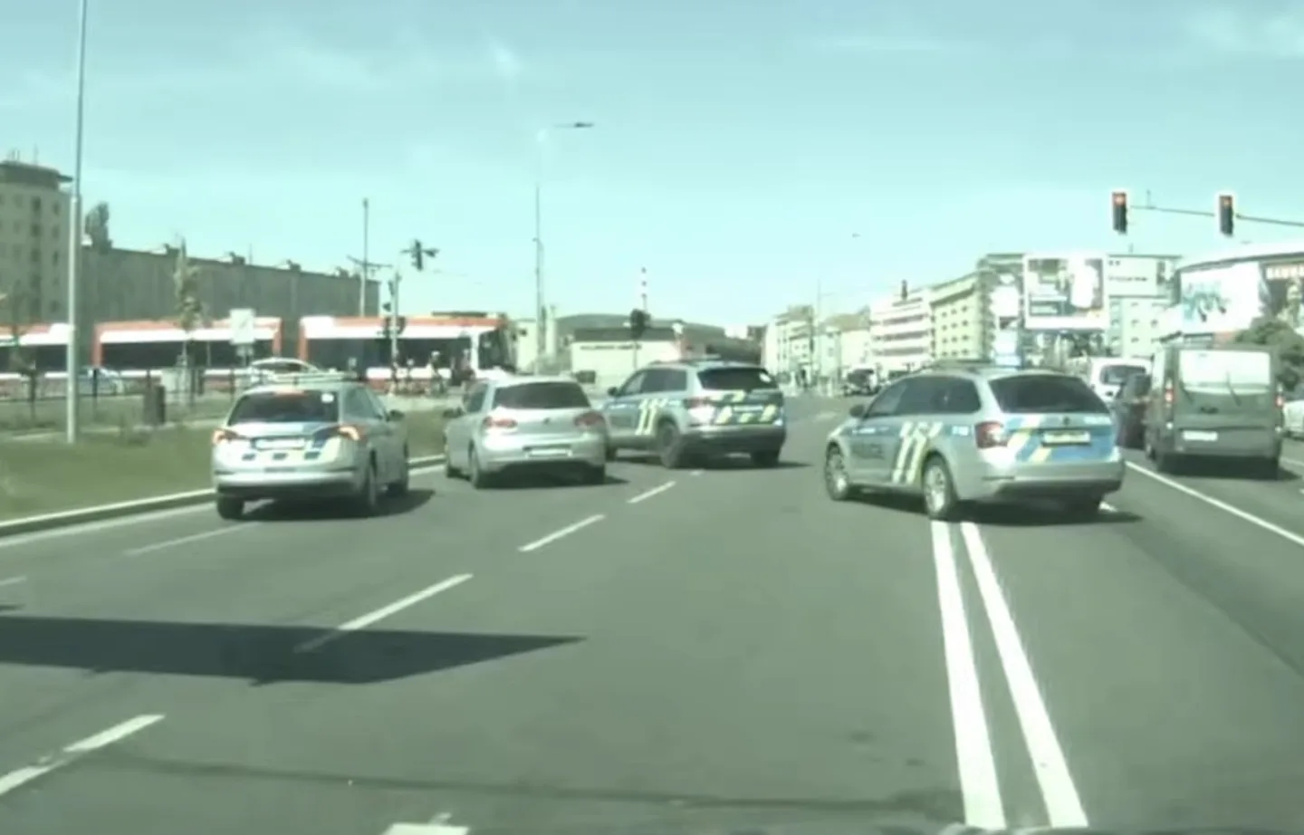 VIDEO: Policisté ho naháněli po celém Brně. Opilec srazil chodce a ohrozil autobus