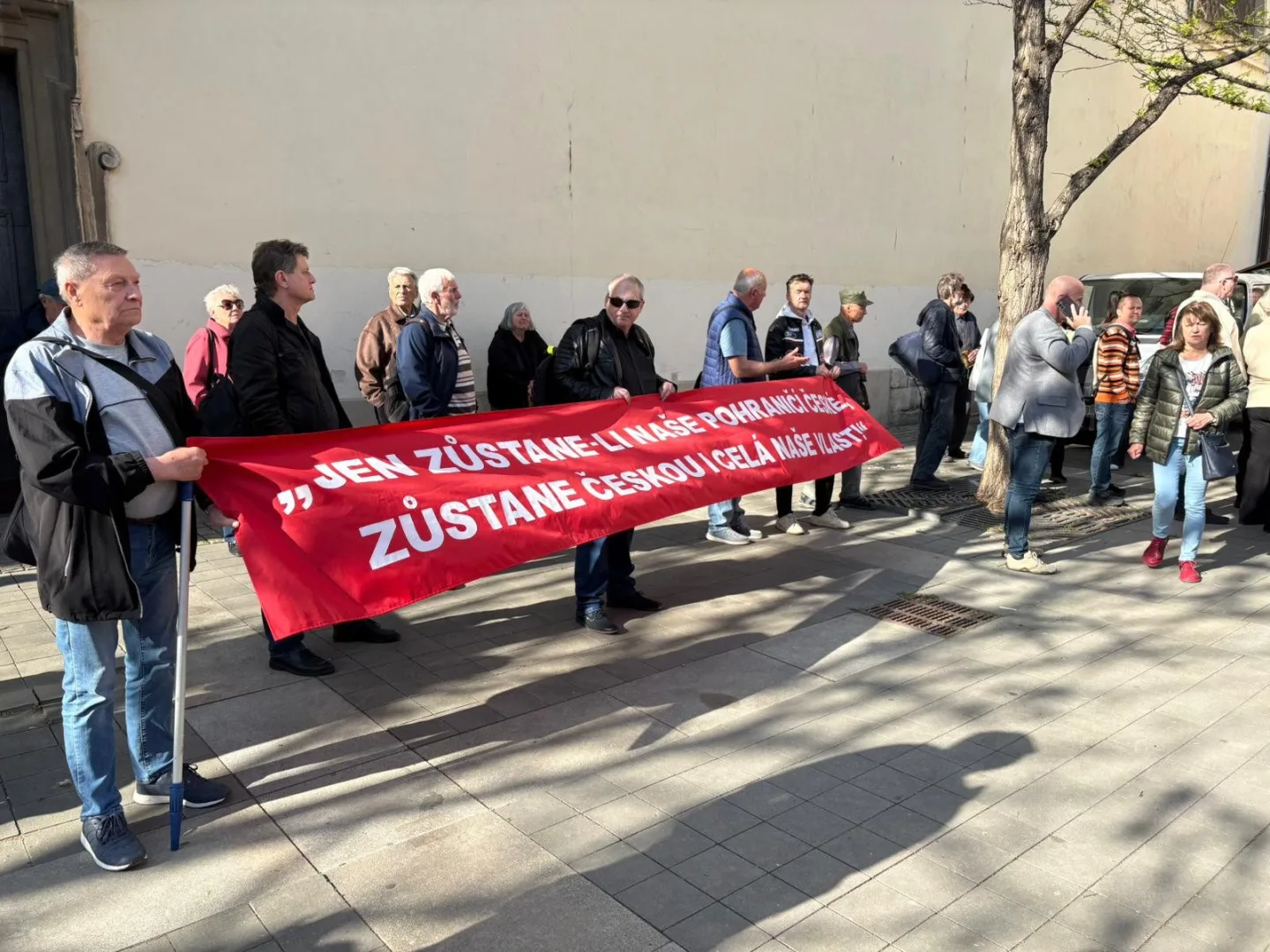 Poslanci nechtějí sjezd sudetských Němců v Brně, opozice v protestu nehlasovala