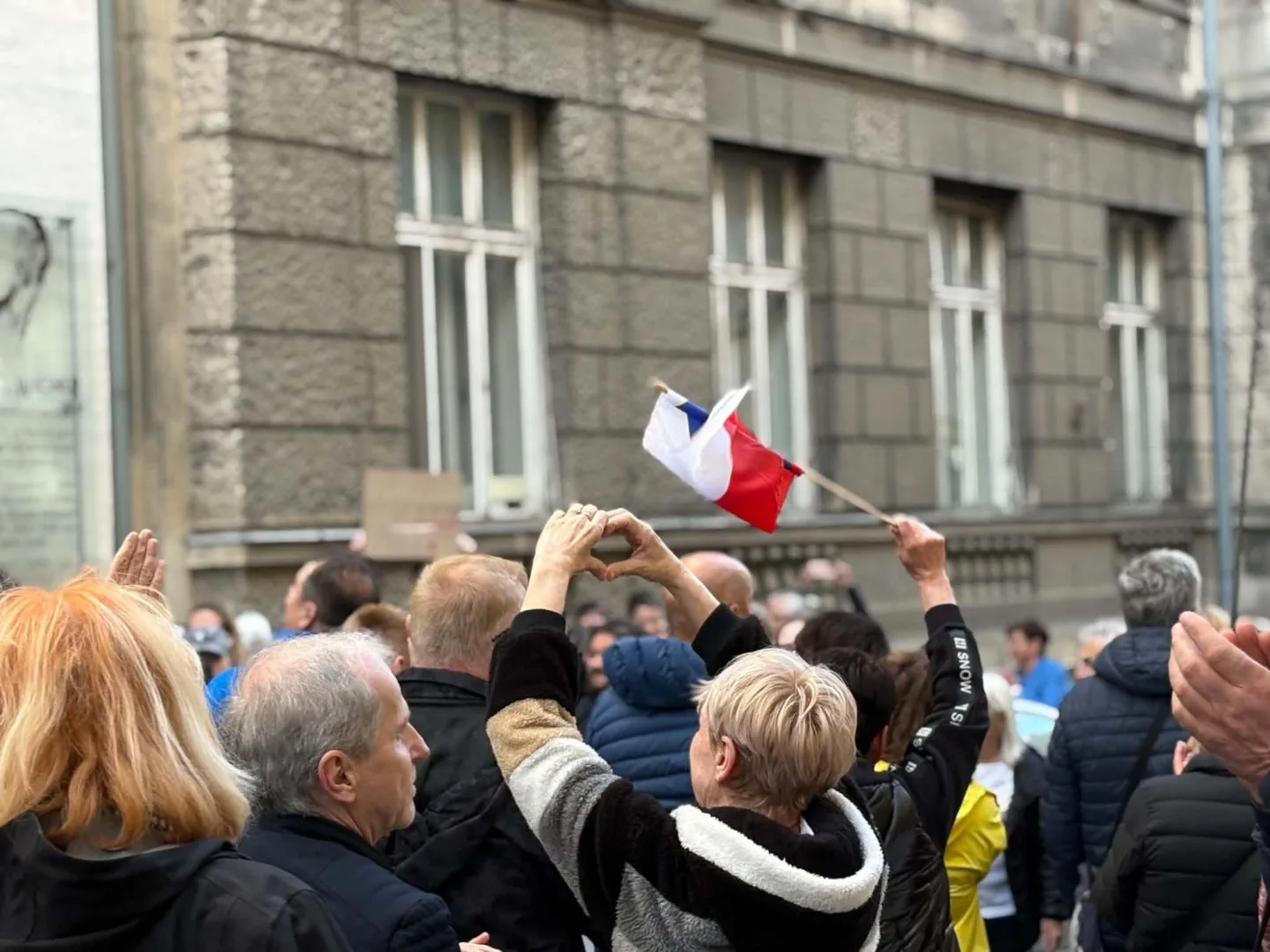 Stovky lidí vyšly v Brně do ulic za veřejnoprávní média. Kritizují plánované změny financování
