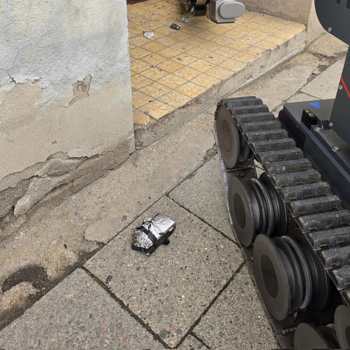 Policisté evakuovali školu na Mendláku. Podezřelý předmět nakonec nebyl nebezpečný