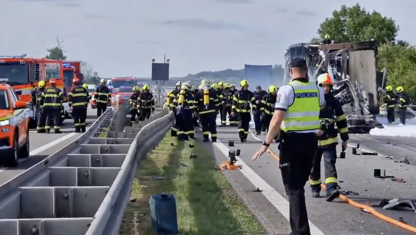 Dálnici D2 před Brnem uzavřely dvě smrtelné nehody, tvoří se dlouhé kolony