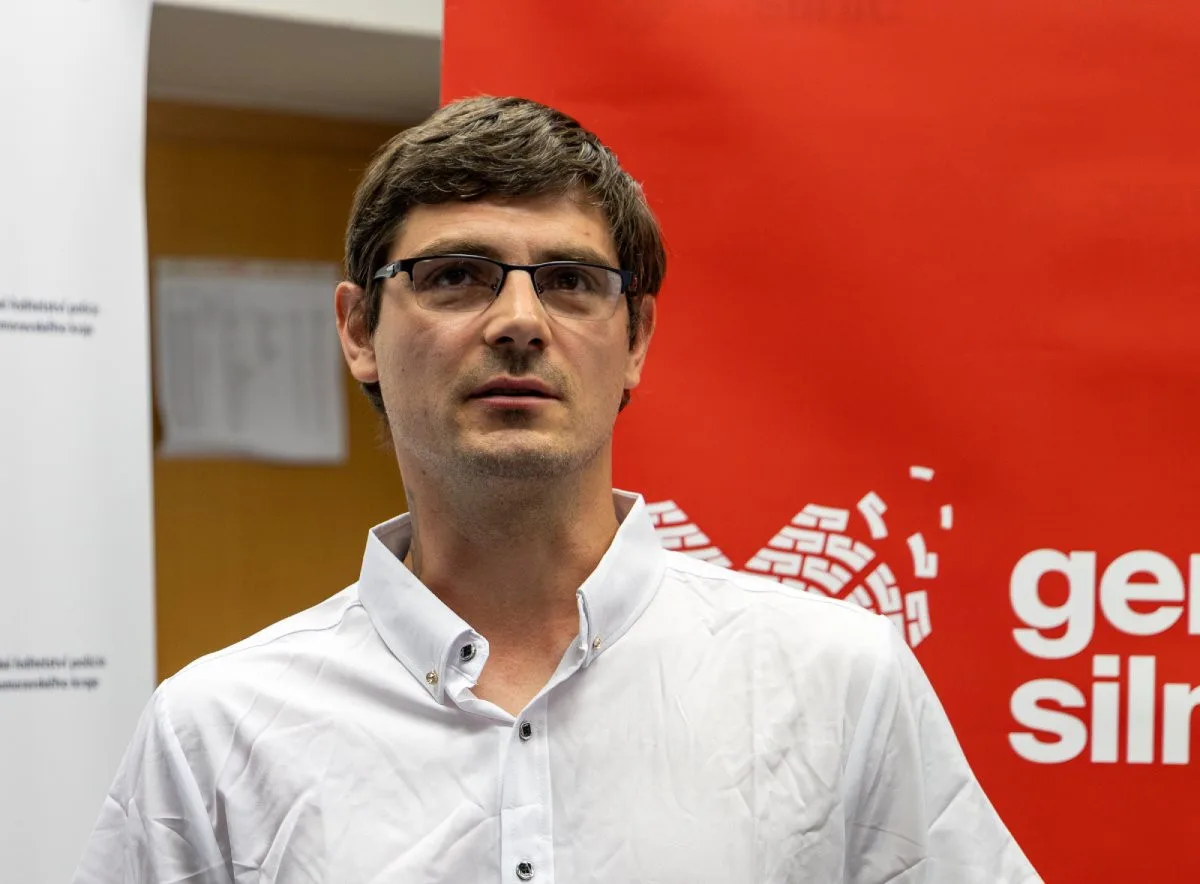 Zachránil život řidiči i spolujezdkyni. Statečný muž pomáhal při havárii u Bučovic