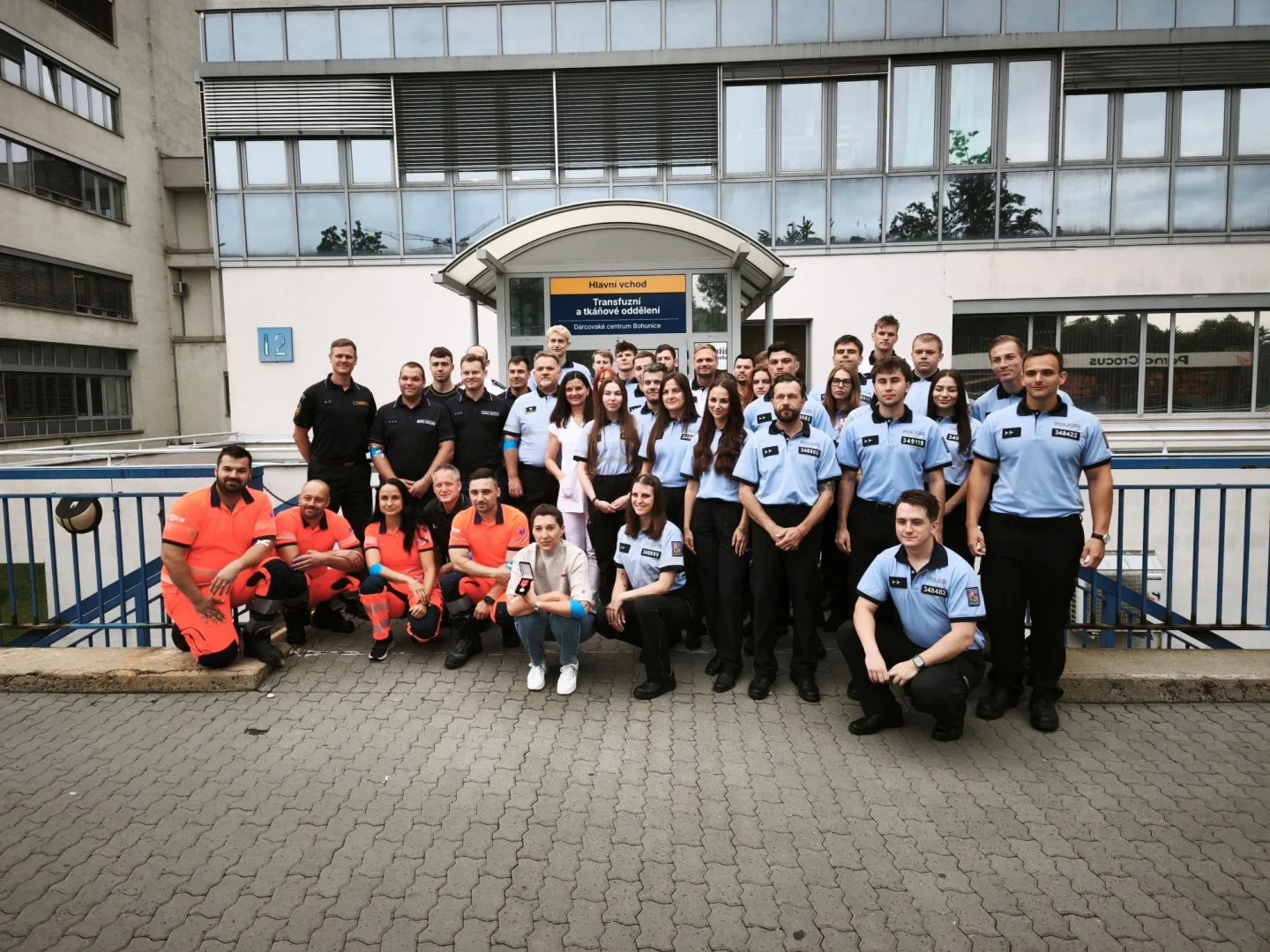 Přes šedesát litrů. Záchranáři, hasiči a policisté darovali v Brně krev