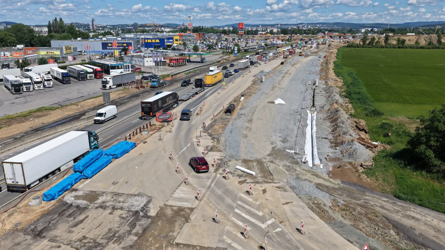 Kaštanovou v Brně na víkend zavřou. Kvůli pracím na dálniční křižovatce neprojedou auta ani autobusy