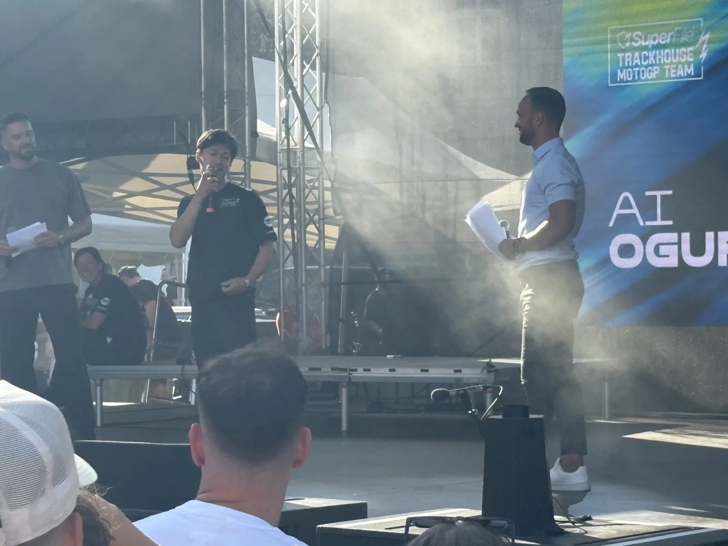 VIDEO: Hvězdy MotoGP dorazily na Svoboďák. Fanoušci lovili podpisy i trička