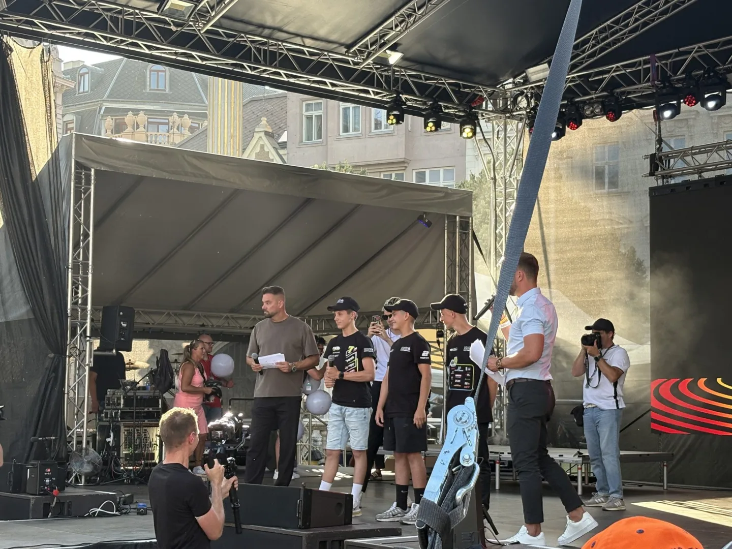 VIDEO: Hvězdy MotoGP dorazily na Svoboďák. Fanoušci lovili podpisy i trička