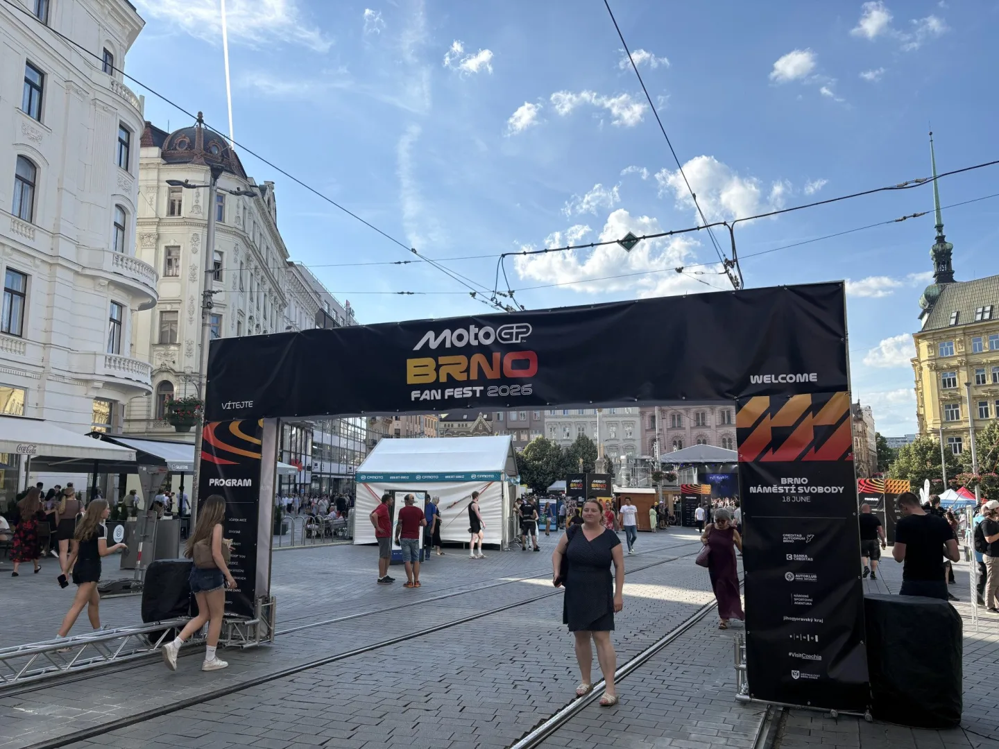 VIDEO: Hvězdy MotoGP dorazily na Svoboďák. Fanoušci lovili podpisy i trička