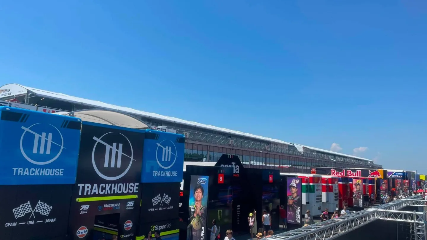 FOTO: MotoGP v Brně láká davy. Podívejte se na sobotní atmosféru kolem okruhu
