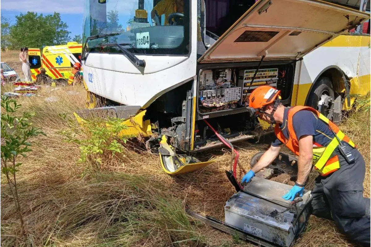 Při nehodě dvou autobusů u Oleksovic na Znojemsku se zranilo 40 lidí