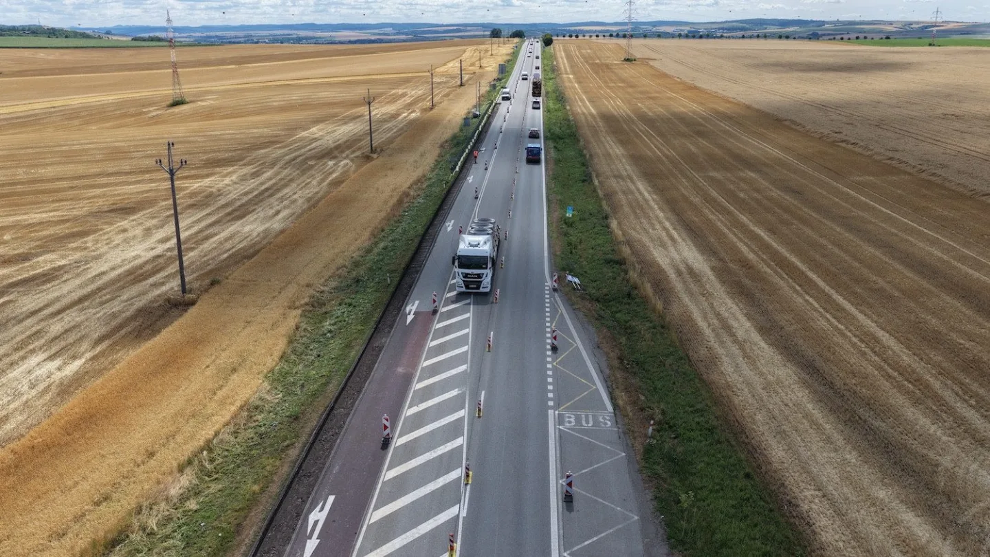 Dopravní omezení na Vyškovsku. Silničáři opravují povrchy i křižovatku