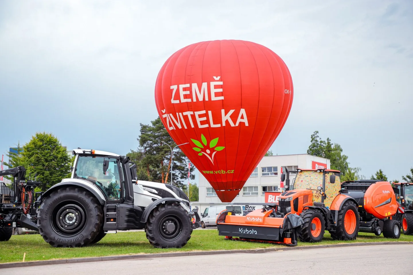 Země živitelka láká na inovace, zvířata i soutěž o minibagr