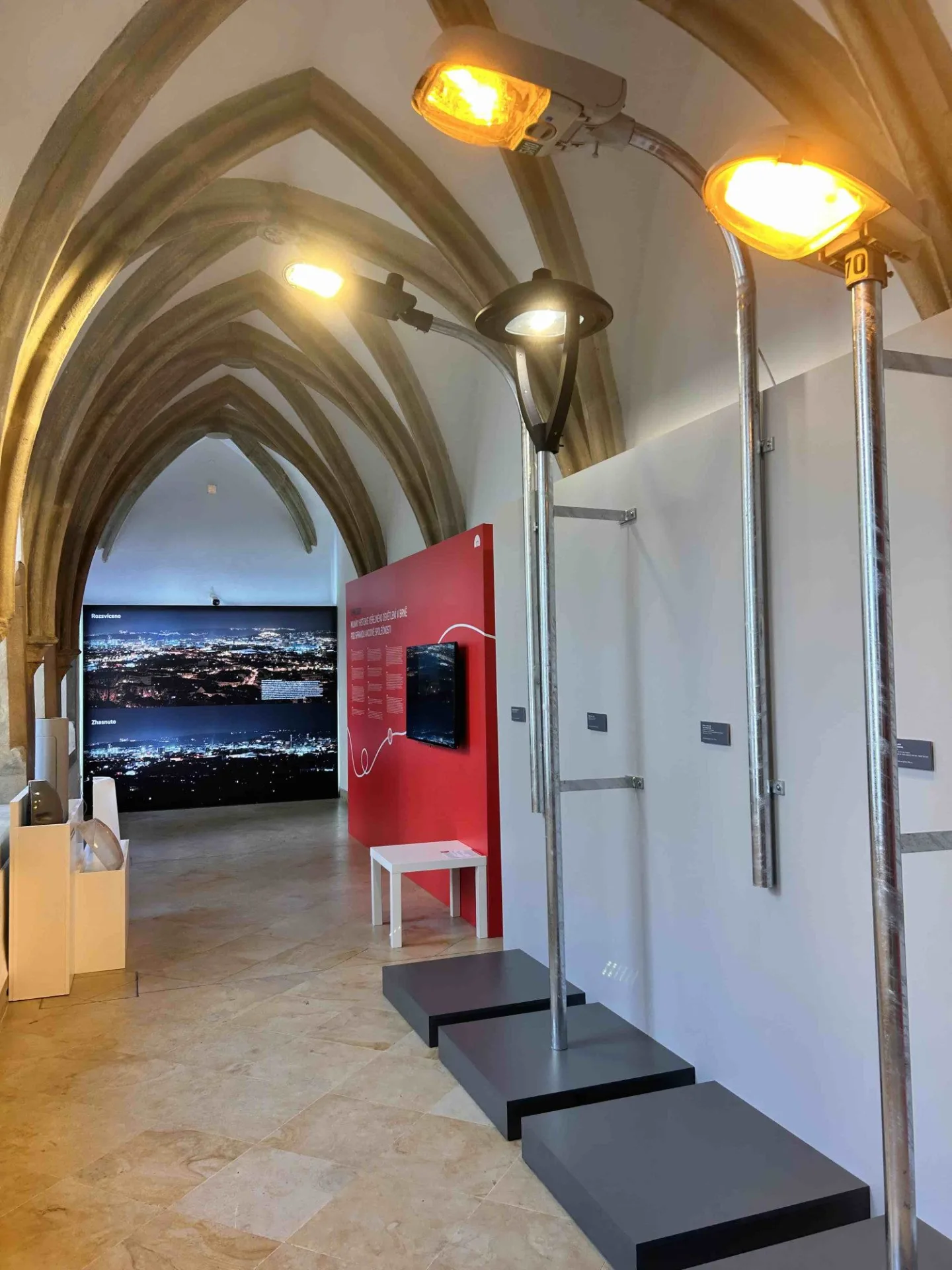 Od luceren k LED lampám. Brno slaví 245 let veřejného osvětlení výstavou