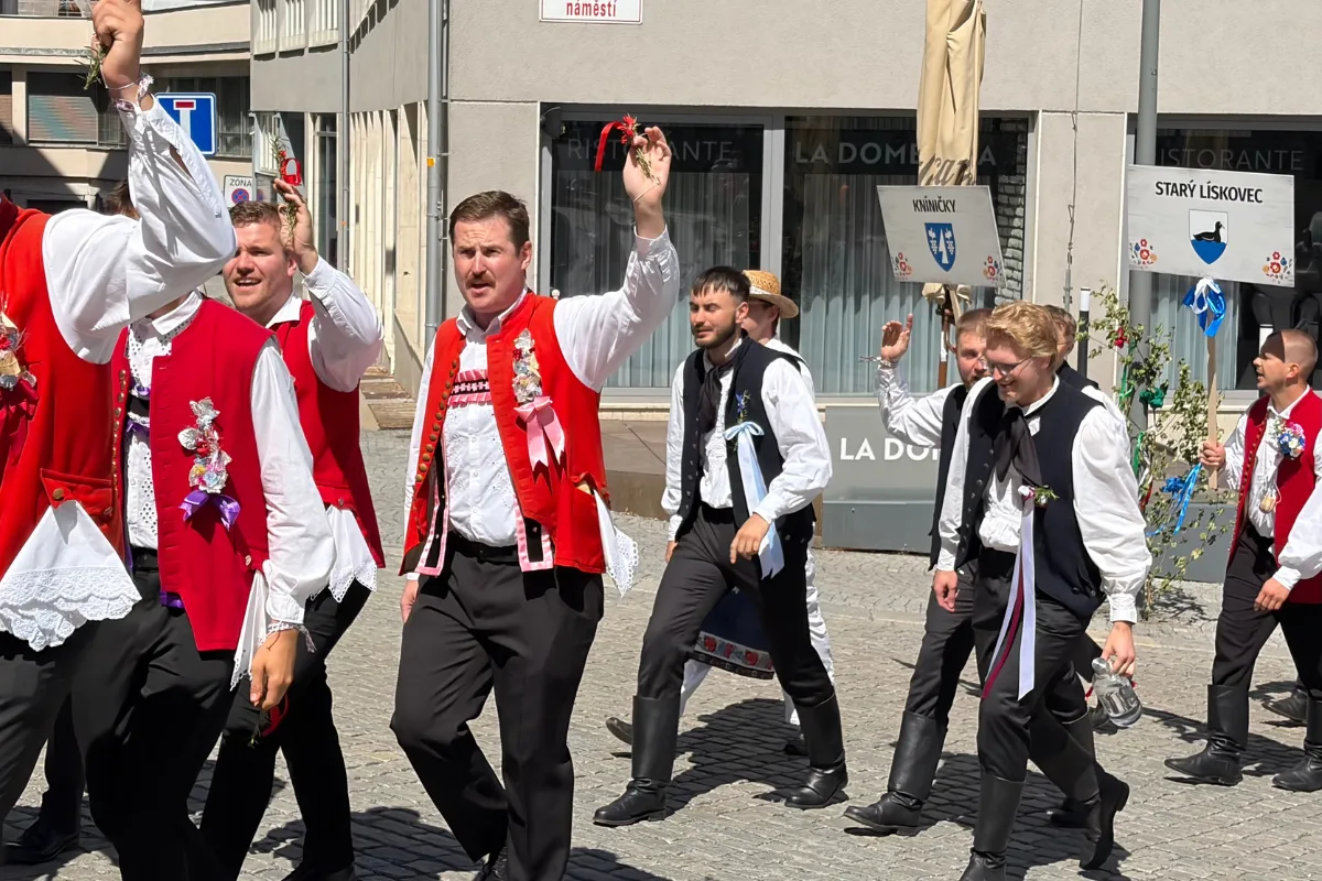 Centrum Brna při prvních celoměstských hodech zaplavila krojovaná chasa