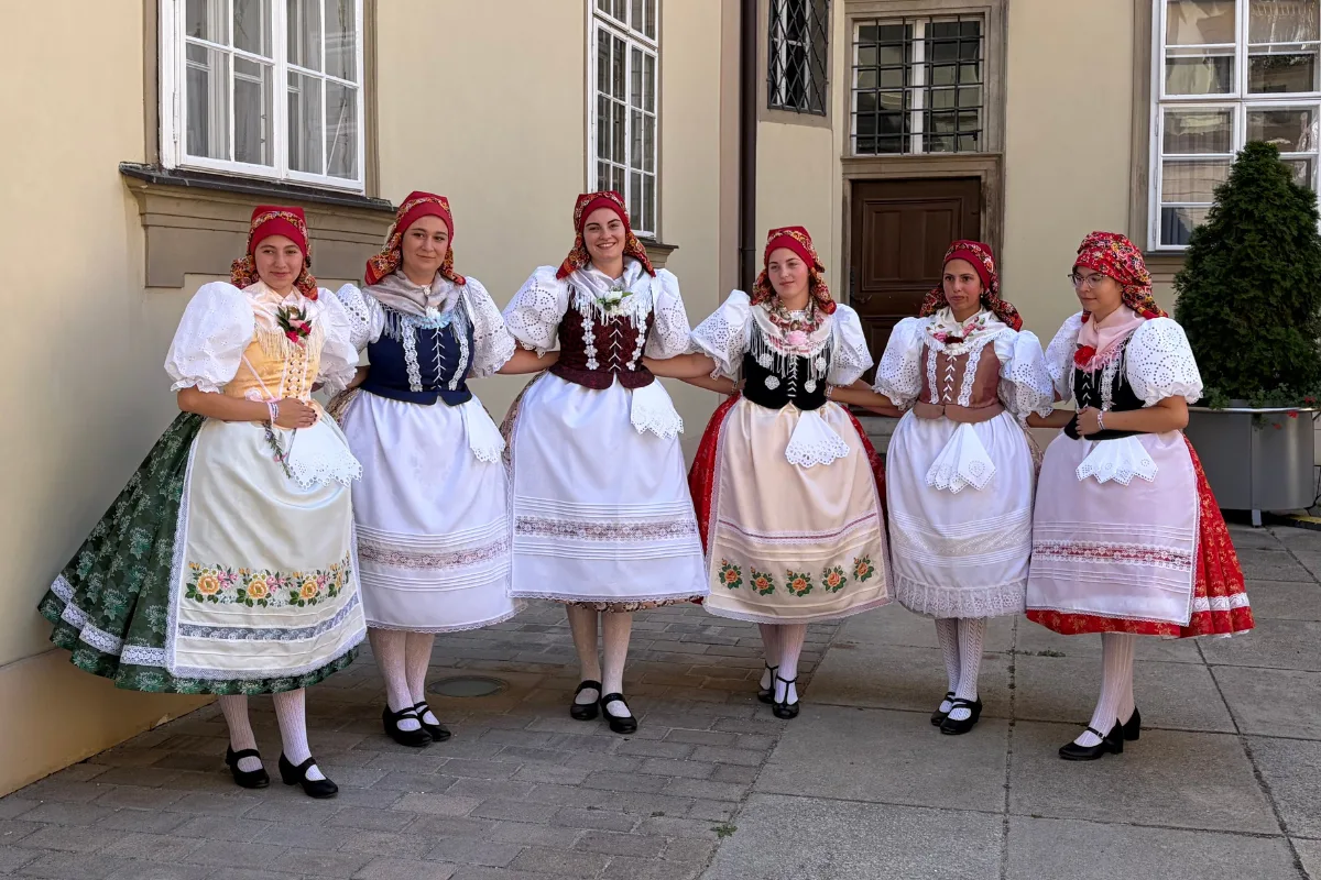 Centrum Brna při prvních celoměstských hodech zaplavila krojovaná chasa