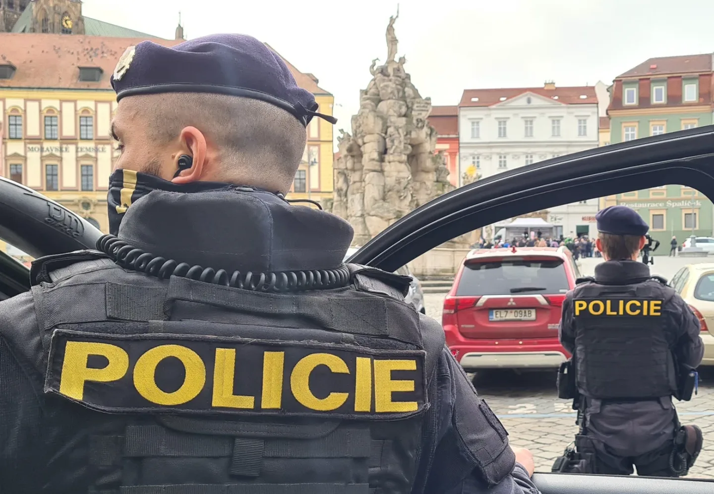 V centru Brna se popralo asi sto lidí. Šlo o fanoušky Zbrojovky a Zlína
