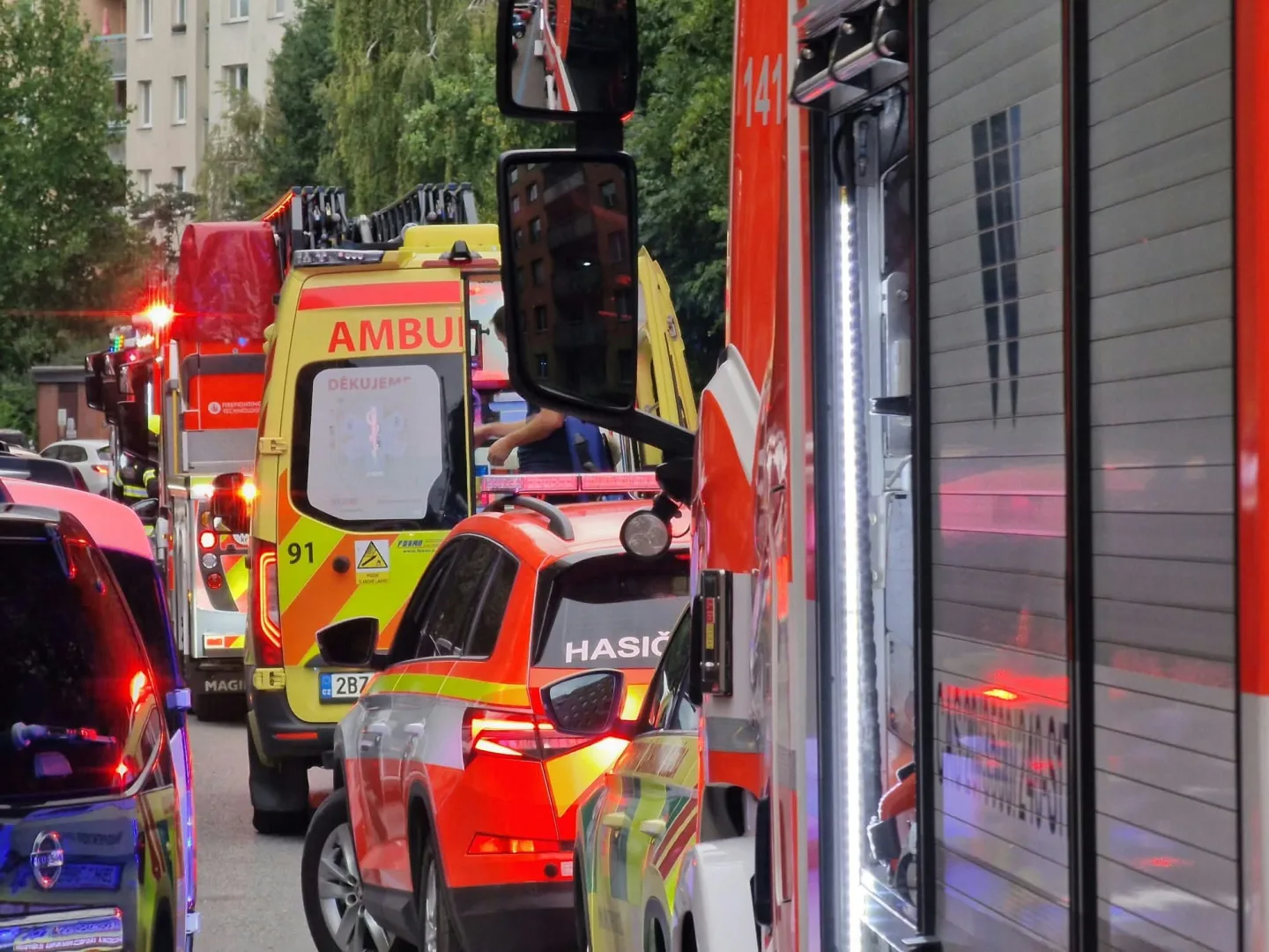 Plameny šlehající z oken a zakouřené chodby. Brno se probudilo do ohnivého rána