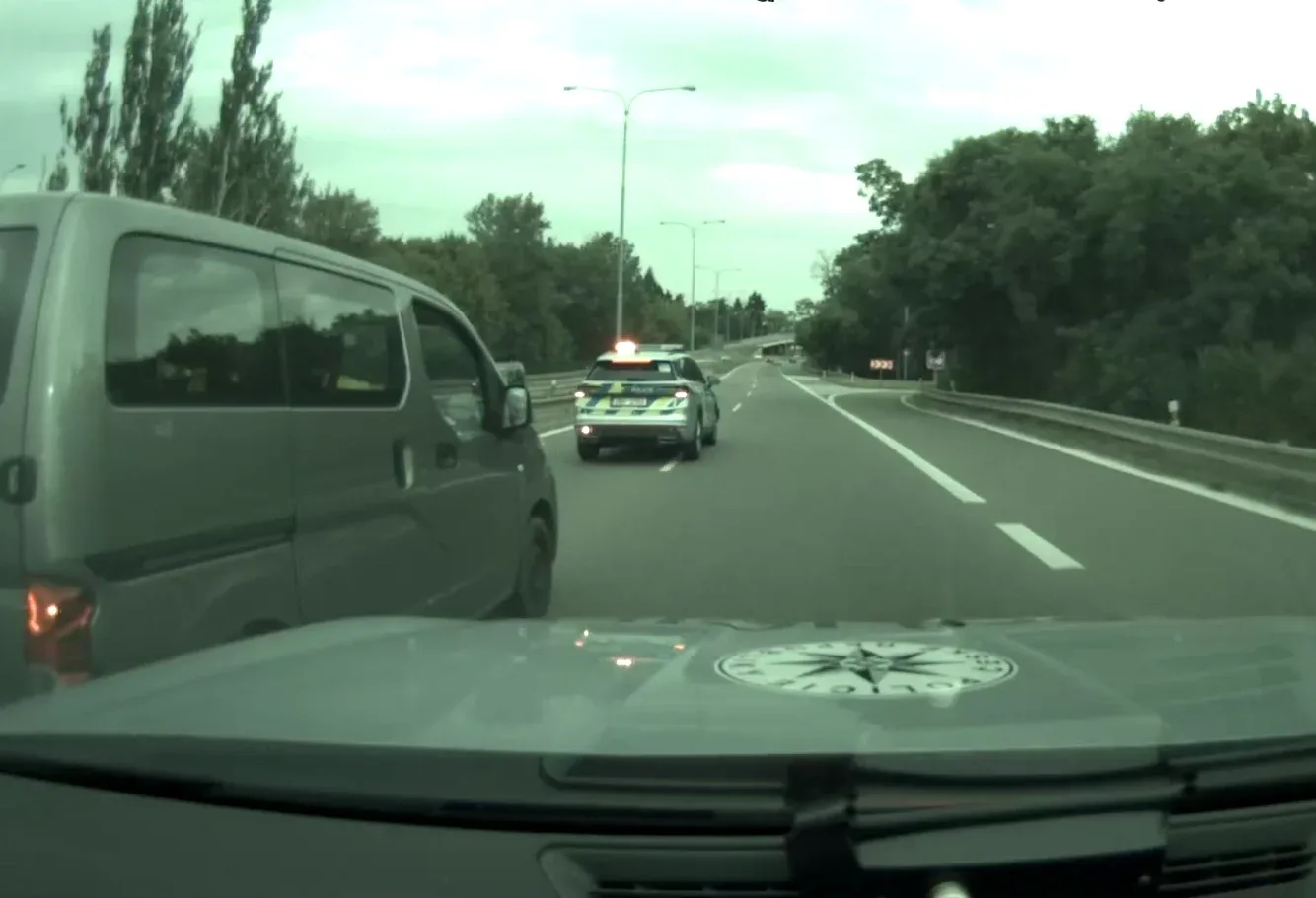 Muž si v Brně odskočil pro balíček. Zloděj mu mezitím odjel s dodávkou