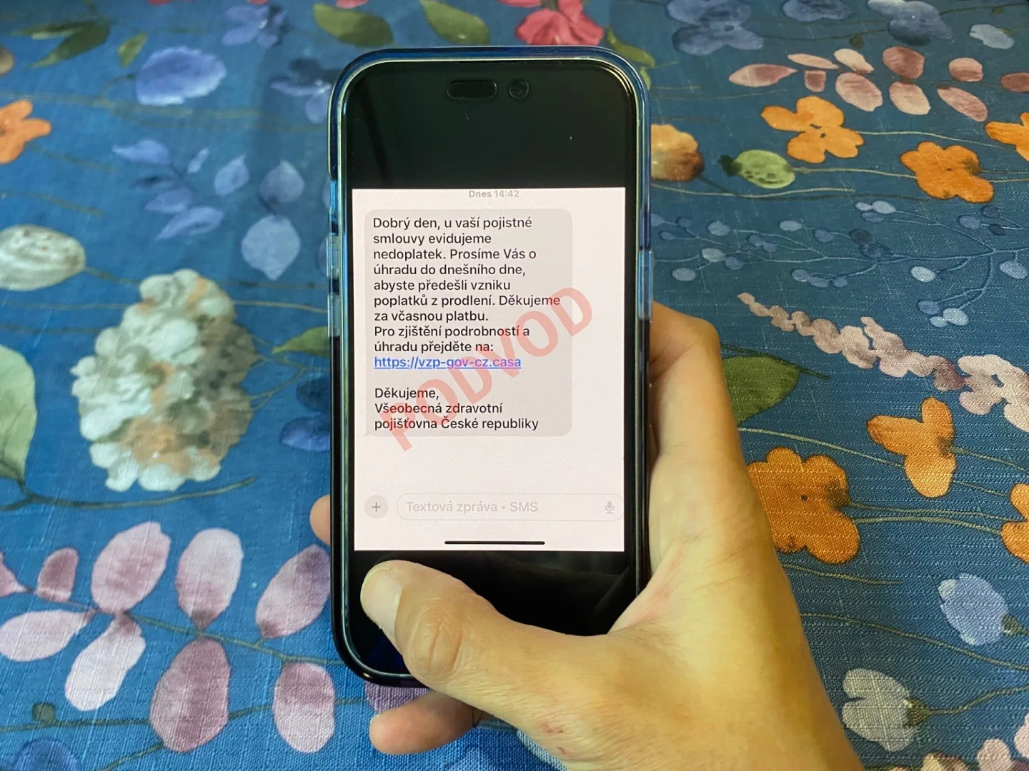 Kyberšmejdům skončily prázdniny. Pozor na falešné SMS o dluhu na pojistném