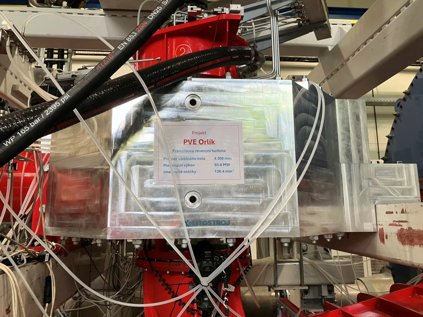 Vodní elektrárnu Orlík čeká proměna za miliardy. Novou turbínu testují v Blansku