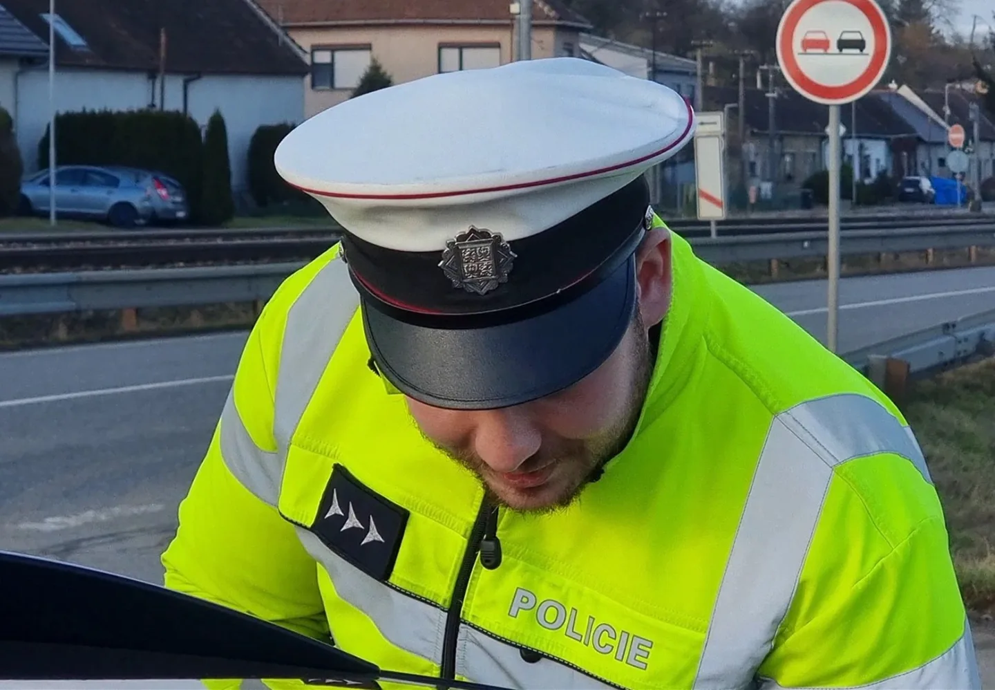 Fabka za všechny prachy. Šofér dlužil na pokutách, policisté mu sebrali značky