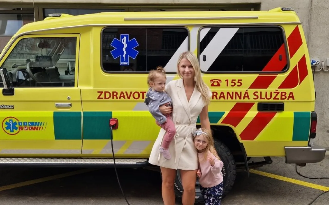 Holčička se topila na koupališti. Pomohla náhodná plavkyně, plavčíci i lékařka
