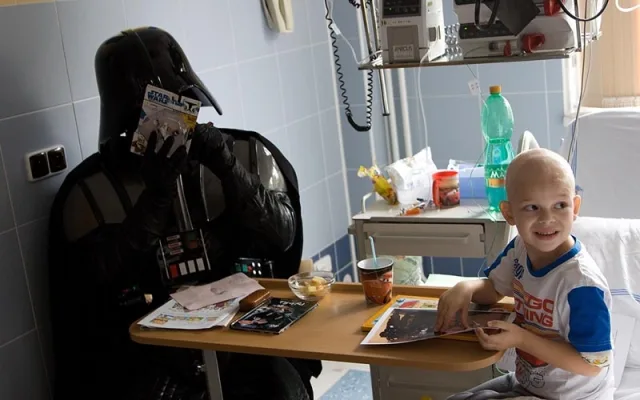 501. legie ze Star Wars navštívila Kliniku dětské onkologie Fakultní nemocnice Brno