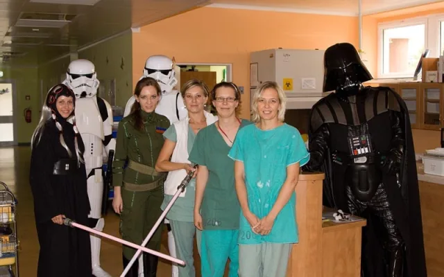 501. legie ze Star Wars navštívila Kliniku dětské onkologie Fakultní nemocnice Brno