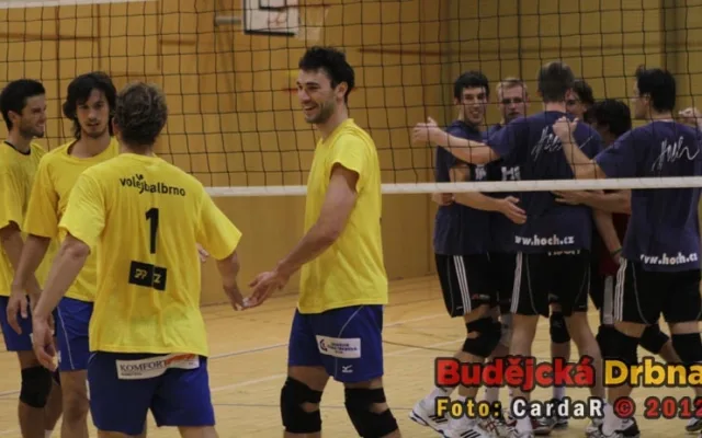 Radost Jihostroje (v černém)