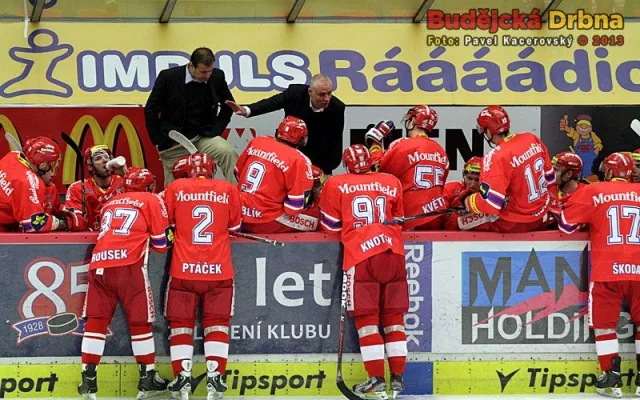 Domácí kouč Draisaitl si vzal time out v polovině zápasu