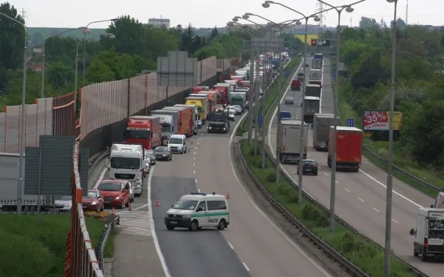 Dálnici D1 blokuje na 190. kilometru nehoda