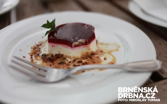 Pannacotta s višňovým želé byla vynikající