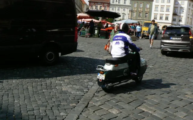 Piloti MS motocyklů se projeli na Čezetách po Brně, foto: Motormix.cz, Pavel Jelínek