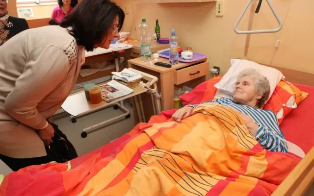 Miroslava Němcová v domě seniorů