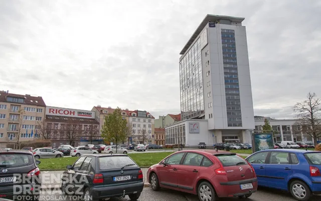 Čtyřicet metrů vysoká budova BVV, foto: Brněnská Drbna