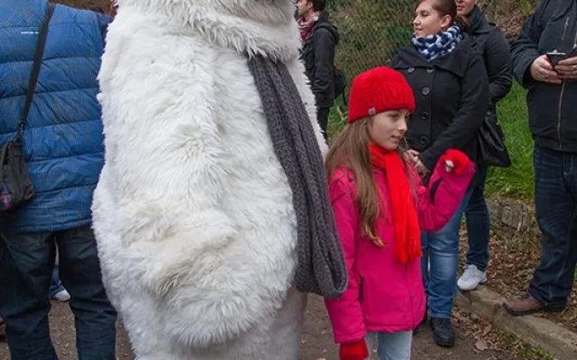 Děti se rády fotily s maskotem v podobě ledního medvěda, foto Brněnská Drbna, Miroslav Toman