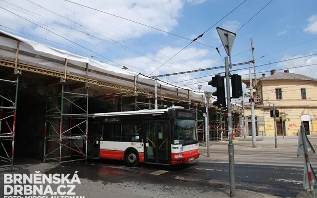 Oprava viaduktu v Křenové ulici způsobila vlakovou výuku, foto: Brněnská Drbna, Miroslav Toman