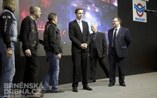 Zahájení se zúčastnil první náměstek brněnského primátora Robert Kotzian (v popředí) a generální konzul Ruska v Brně Andrej Jevgenjevič Šaraškin (vpravo), foto: Brněnská Drbna, Miroslav Toman