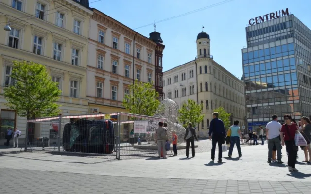 V centru Brna se objevila auta po nehodách, foto: HZS JMK