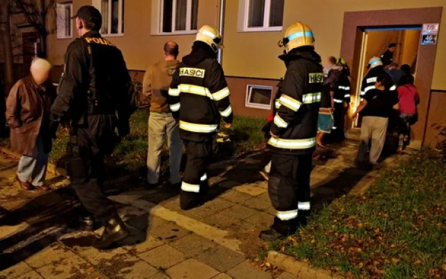 V Brně hořel dům, hasiči evakuovali 32 lidí